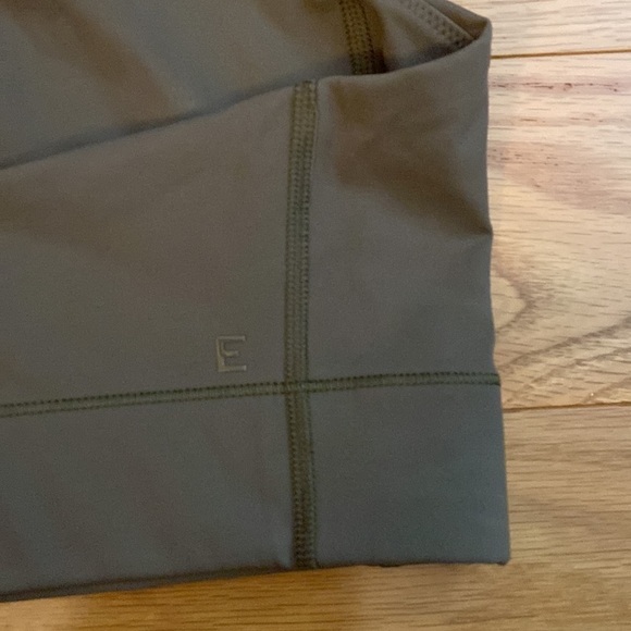 NWT Everlane Perform Crop Top size L - Picture 9 of 10